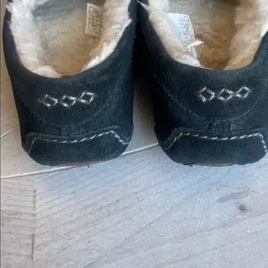 UGG | Shoes | Ugg Mens Black Loafers With Plush Cream Lining 